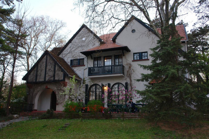 Tree house vila na Dedinju