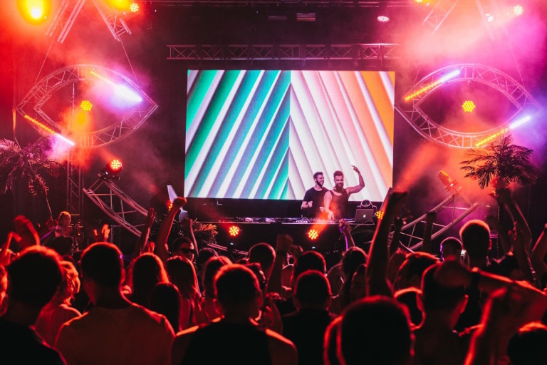 Ko su domaćini TOPLJENJE FRIENDS stejdža na Kalemegdan Summer Festivalu?