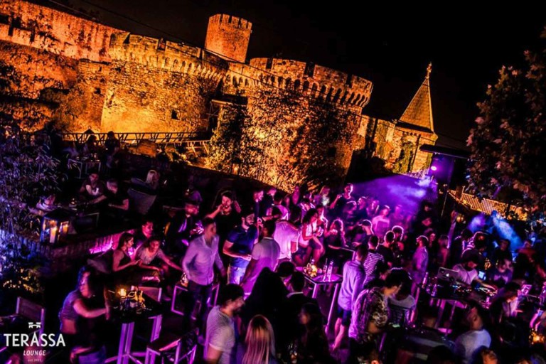 HOTPOT Terassa Phill & Dansmore Kent Explain