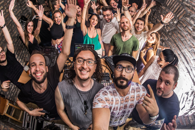 Šta se desi kada se spoje dizajneri, producenti, DJ-evi, MC i fotograf?