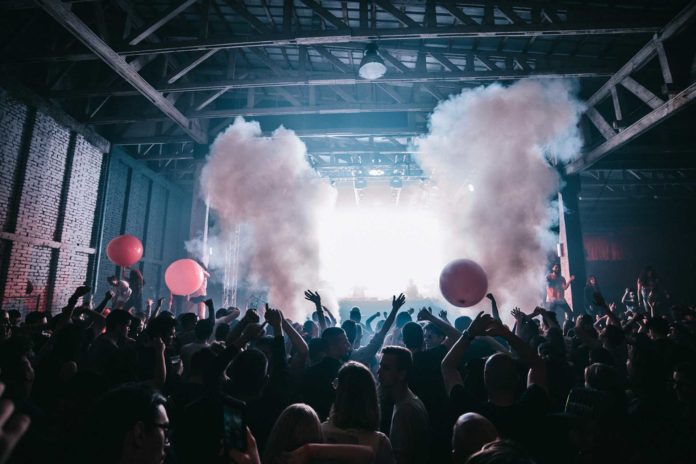 Zona Topljenje recenzija Darius Syrossian Magacin Depo