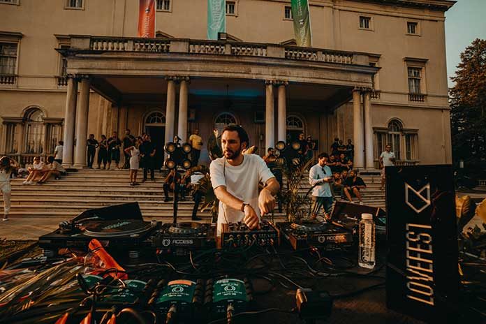 Lovefest Court Dan Shake recenzija