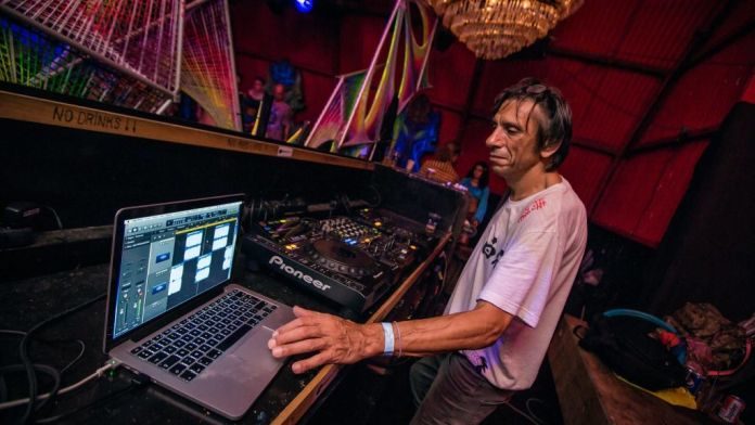 Total Eclipse i Micky Wizzy Noise Total Eclipse i Micky Wizzy Noise