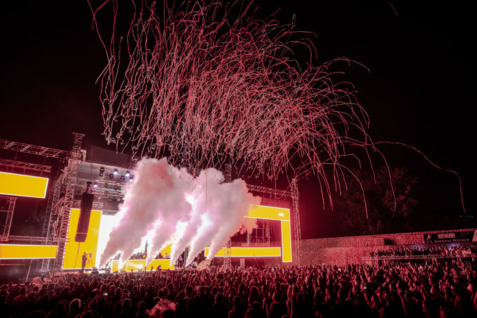 Fresh Wave festival 2022 main stage dan tri