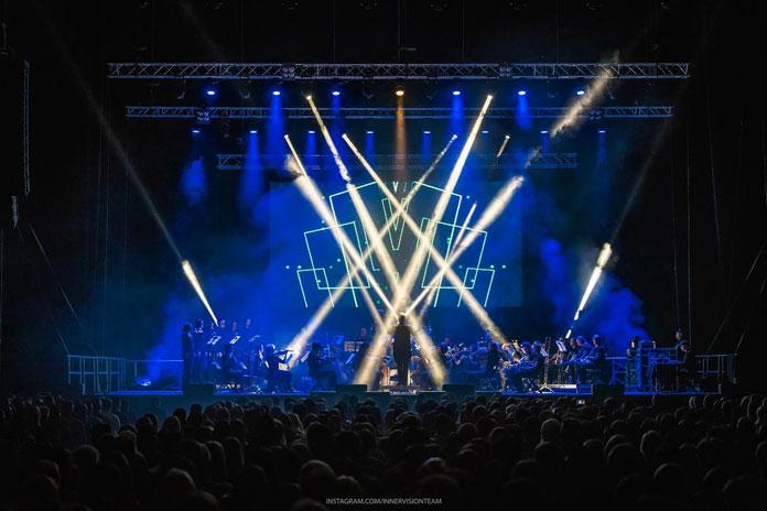 Lords-of-the-Sound Lords of the Sound orkestar uživo na bini.