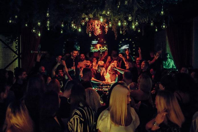 Backstage Bar gosti. Fotograf je Benny - Take A Moment.