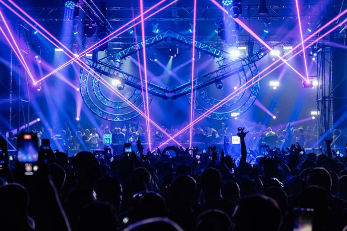 Bina i publika No Sleep festivala 2022 u Hangaru Luke Beograd.