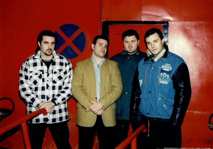 Željko, Đole, Mićko i Belka na vratima kluba Soul Food u Beogradu.