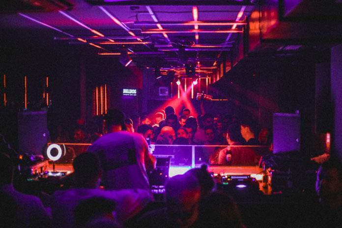 Kid Kimi tokom svog DJ nastupa u Clubu Kult.