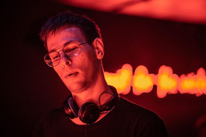 Vahicabi-Club-Kult Vahicabi tokom DJ nastupa u Clubu Kult u Beogradu. Fotograf: Todor.