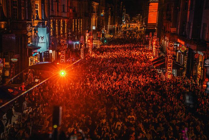 Garden of Dreams događaj kod Vječne vatre u Sarajevo 18. avgusta 2023. godine.