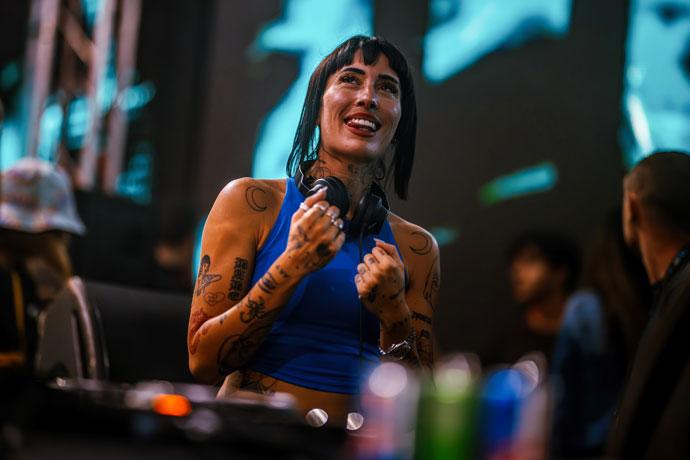 Indira Paganotto sa nastupa na FreshWave festivalu 2023, fotografisao Marko Edge.