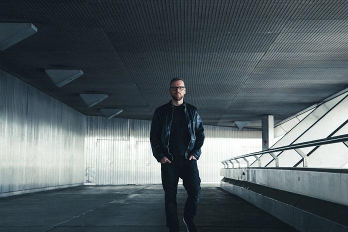 DJ i producent Alexander Kowalski, fotografisala Marie Staggat.