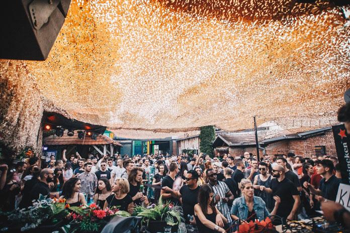 Bašta kluba half u Beogradu.