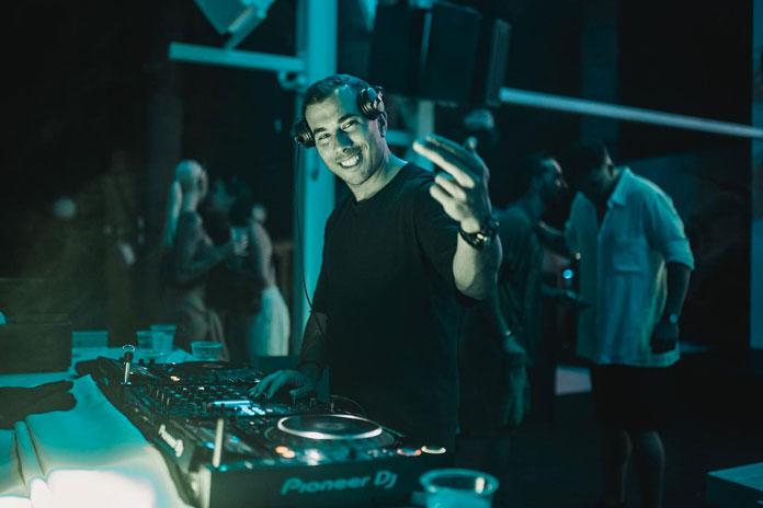 DJ i producent iz Grčke Dexx.