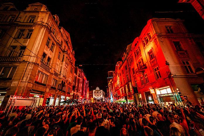 After Affair na Garden of Dreams događaju kod Vječne vatre u Sarajevu pred 20.000 ljudi 18. avgusta 2023. godine, fotografisao Lingo.