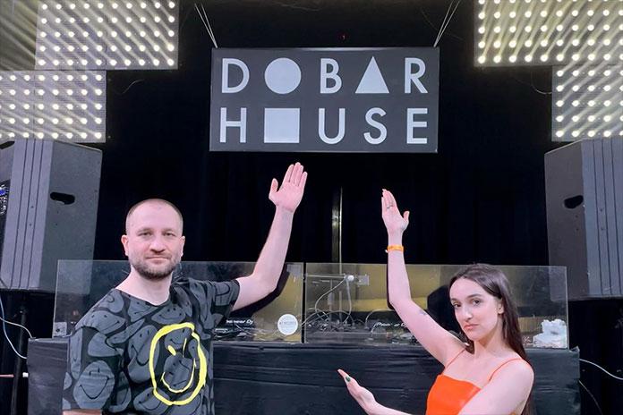 Tom Bug, Elena Mikac i Dobar House logo.