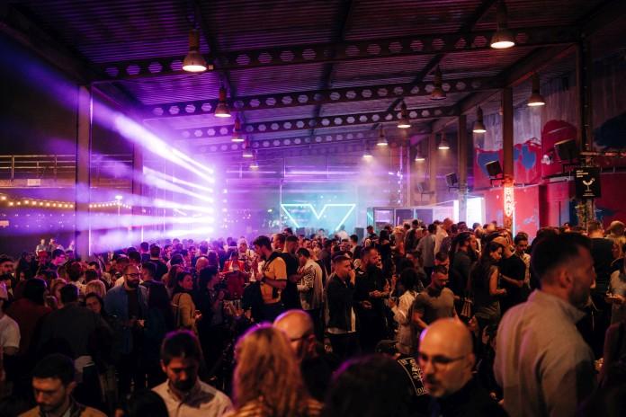 amnasti warp iqos silosi neon featured photo cover 2024