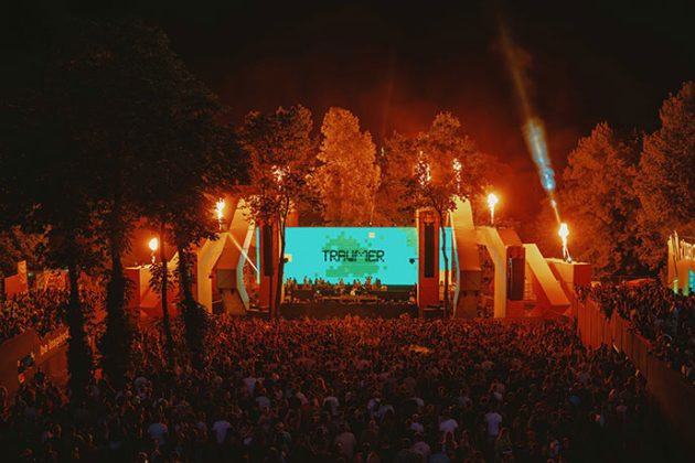 Traumer tokom DJ nastupa na Fire bini Lovefesta 2024. godine.