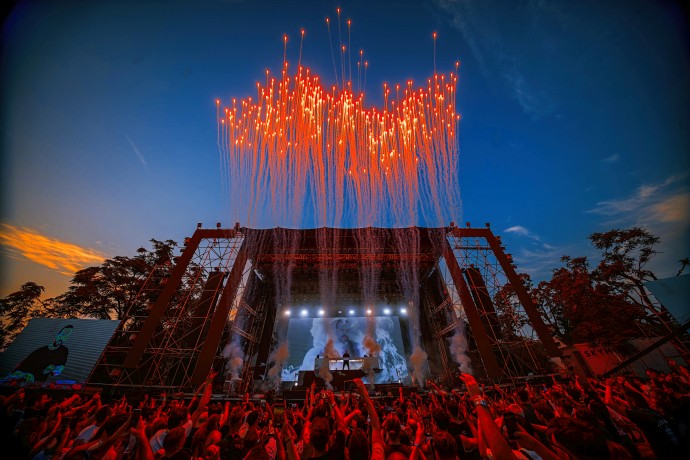 EXIT 2024 Tesla Universe bina