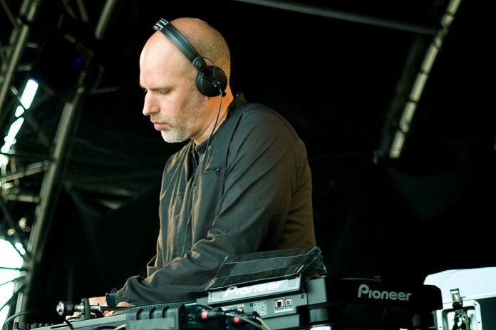 Apgrade dovodi Daniel Bell-a u Karmakomu