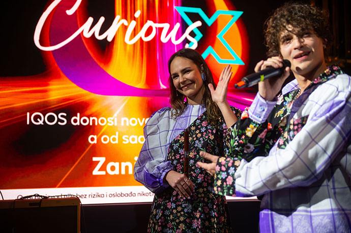 Džordži i Neda Nikolić na IQOS Curious X događaju u klubu Kran u Beton Hali, fotografija Live Production.