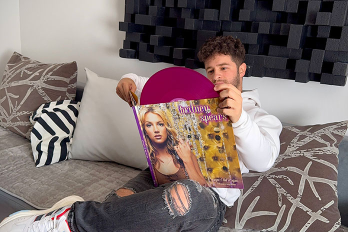 Pessto uradio Remix za Britney Spears.