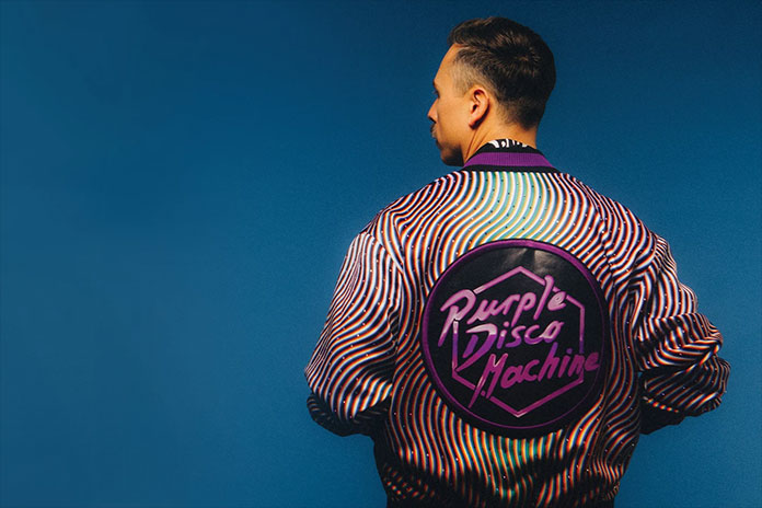 DJ i producent Purple Disco Machine, fotografisala Fiona Garden.