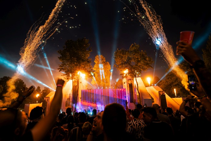 Fire Stage Lovefest Photo by Ervin Kovač