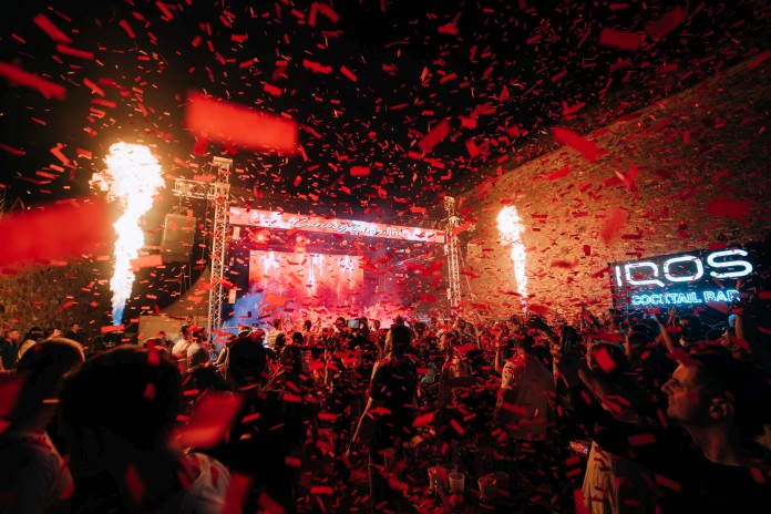 Intimni kutak velikog festivala uz jake izvođače na Curioux X bini