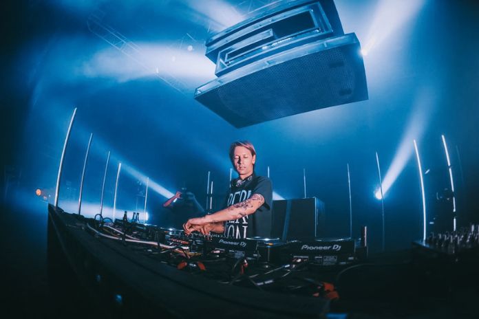 DJ i producent Bart Skils.